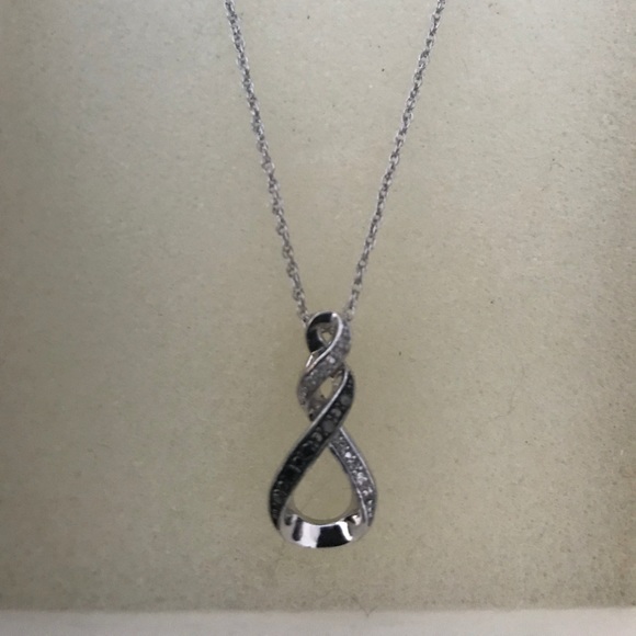 Jewelry - Sterling Silver Black & White Diamond Necklace